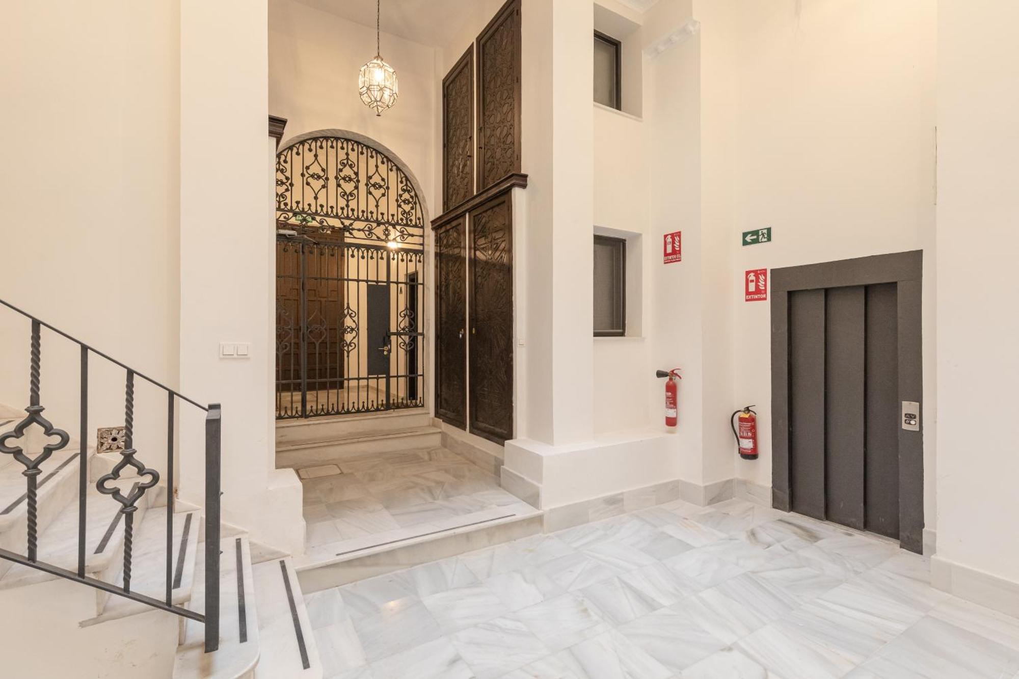San Luis Downtown & Pool Apartment Seville Exterior photo